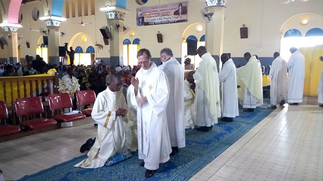 Ordinations presbytérales : L’archidiocèse de Ouagadougou accueille huit nouveaux prêtres