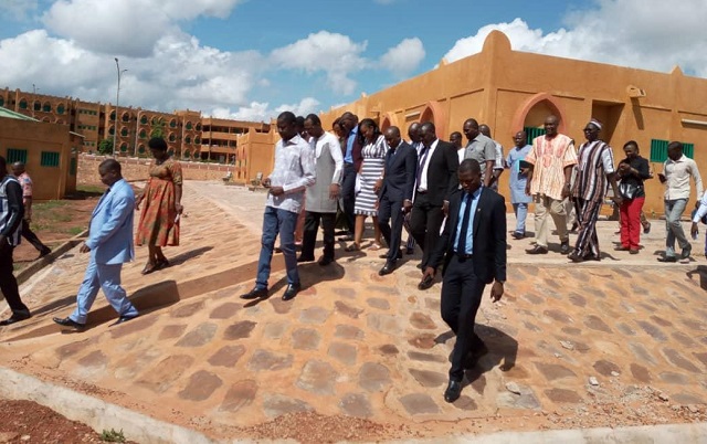 Construction de la cité universitaire de Belle-ville : Alkassoum Maïga visite l’infrastructure