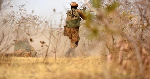 Burkina : Le détachement militaire de Koutougou ciblé par des assaillants