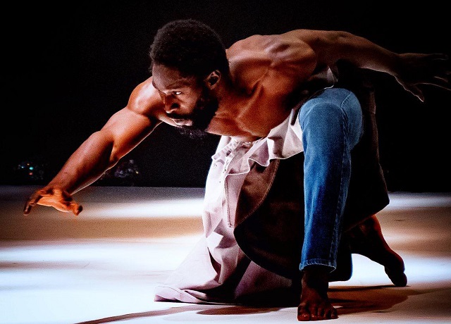 Issa Sanou, danseur contemporain : « Au départ, ce n’était pas une vocation »