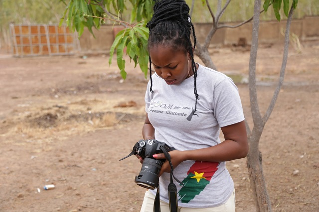 Bertine  Ouédraogo, animatrice de Web TV : De la diplomatie à la caméra, le parcours d’une femme qui valorise la femme 