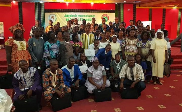 Education : L’Assemblée nationale salue le mérite de  75 enseignants