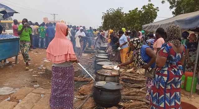 Insécurité dans le Bam : Des milliers de déplacés internes assiègent la ville de Kongoussi