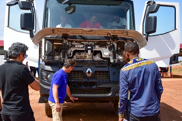 DIACFA Automobiles présente ses camions Renault Truck aux clients