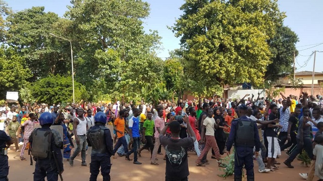 Manifestation contre le mouvement d’humeur des agents de santé à Bobo : Des marcheurs dispersés à coups de gaz lacrymogène