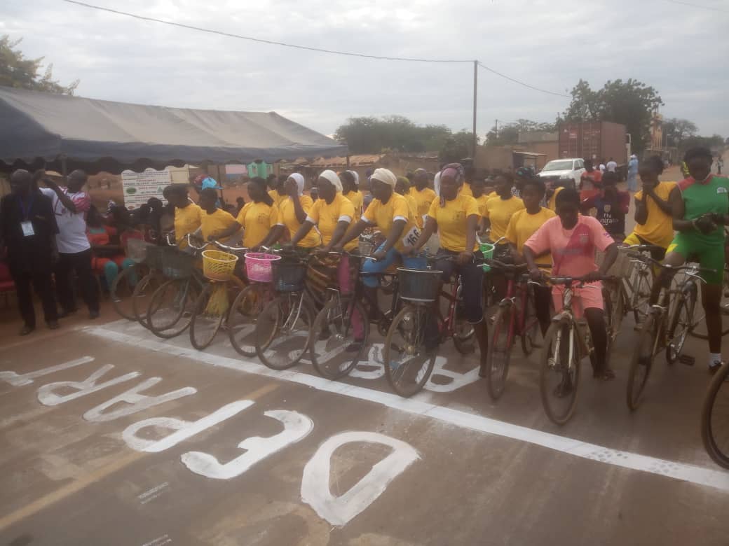 Course-cycliste féminine de l’intégration : Les communautés vivant au Burkina pédalent en chœur à Tenkodogo