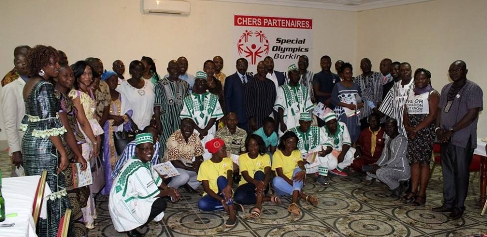 Jeux mondiaux de Special Olympics : Les athlètes du Burkina présentent leurs médailles aux partenaires