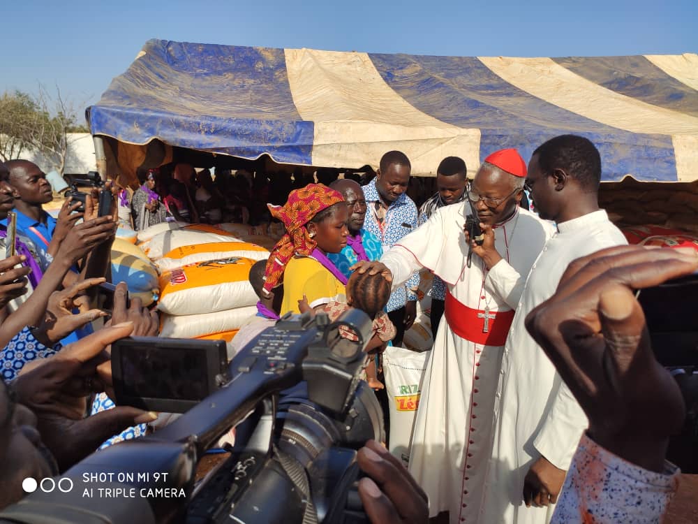 Crise humanitaire au Burkina : « Les Ouagalais vivent dans une insouciance totale », regrette le cardinal Philippe Ouédraogo