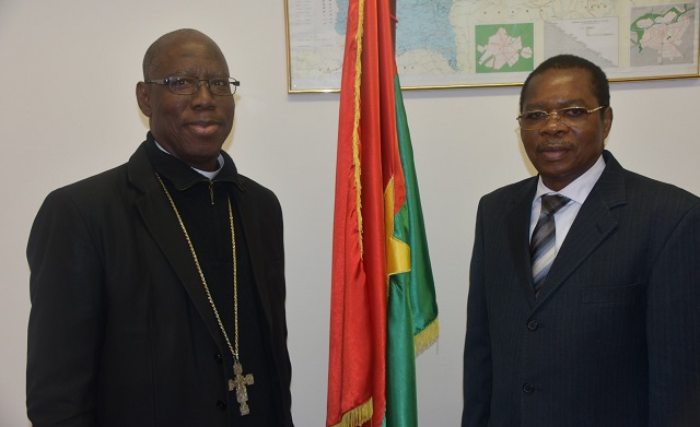 Ambassade du Burkina Faso à Vienne : L’Ambassadeur Dieudonné Kéré reçoit Mgr Justin Kientéga