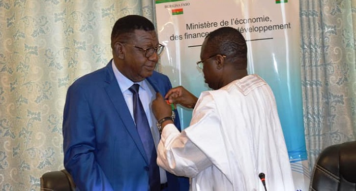 Banque Atlantique Burkina Faso : En fin de mission, le directeur général, Issouf Gbané, reçoit une distinction de la nation burkinabè 