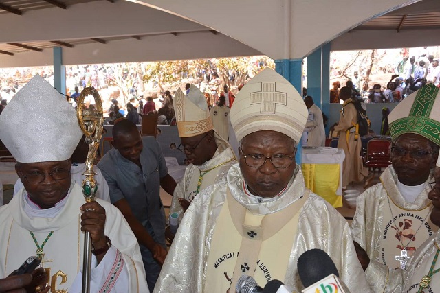 Burkina : « Que ceux qui prennent les armes et explosifs les déposent et cessent de tuer leurs frères », cardinal Philippe Ouedraogo