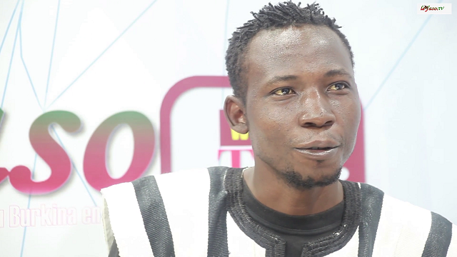 Humour musical : Harouna Dabré dit Dabross, la star des quartiers précaires de Ouagadougou