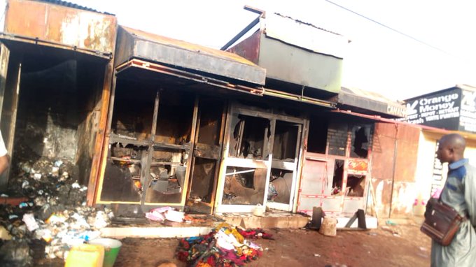 Ouagadougou :  Huit boutiques parties en flammes au marché du 10 yaar