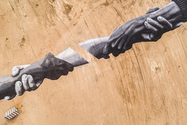 Art : Le Français SAYPE crée une fresque géante de 200m à Ouagadougou