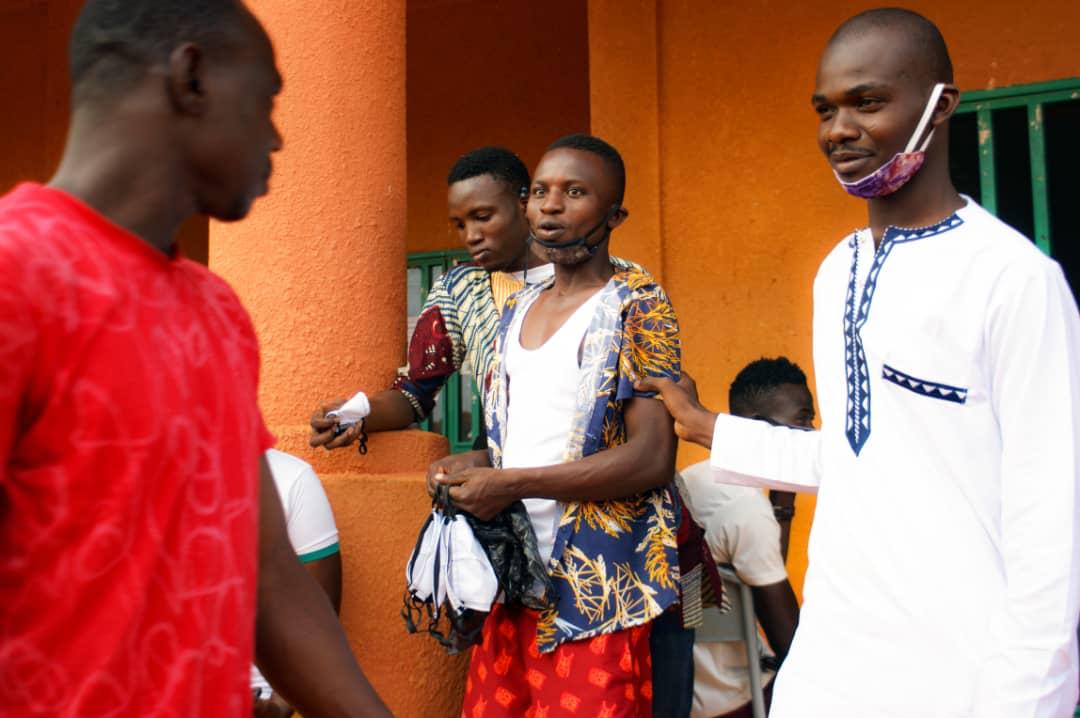 Lutte contre le coronavirus : L’étudiant Issiaka Porgho fait don de 350 masques à ses camarades à Bobo-Dioulasso
