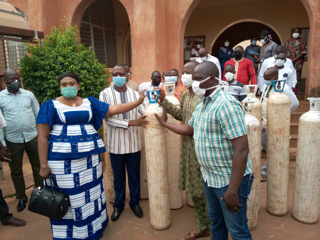 Hôpital Sanou Sourou : Les jeunes du MPP/Houet offre de l’oxygène pour la prise en charge des malades  atteints de Covid-19