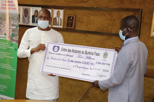 Covid-19 : L’Ordre des notaires du Burkina Faso fait un don de 3 millions de F CFA au ministère de la santé