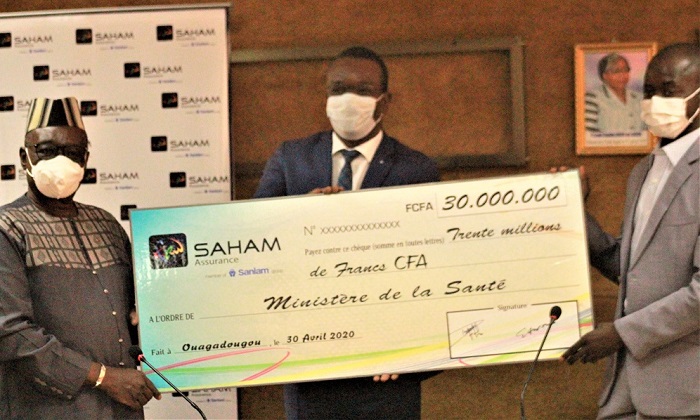 Lutte contre le Covid-19 : Saham Assurance rassure avec un chèque de 30 millions de francs CFA