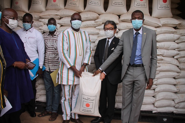Coopération : Le Japon fait don de 7 150 tonnes de riz au Burkina Faso