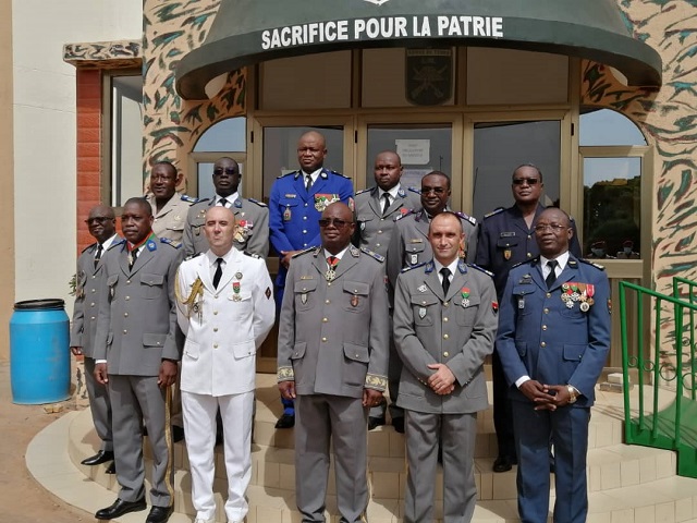 Coopération militaire Burkina-France : Trois coopérants en fin de mission décorés 