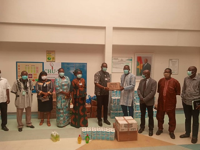 Lutte contre le Covid-19 : Centamin West Africa fait don de produits d’hygiène au CHU-T