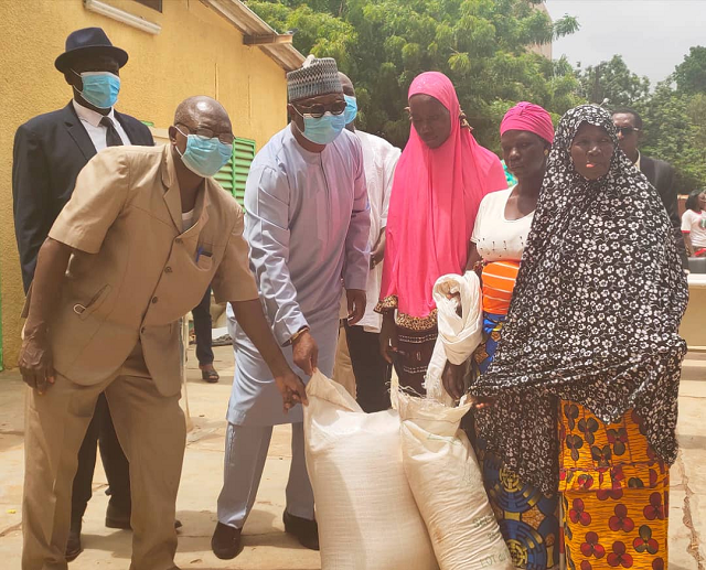 Œuvres sociales : La mairie de Ouagadougou offre des vivres aux personnes vulnérables