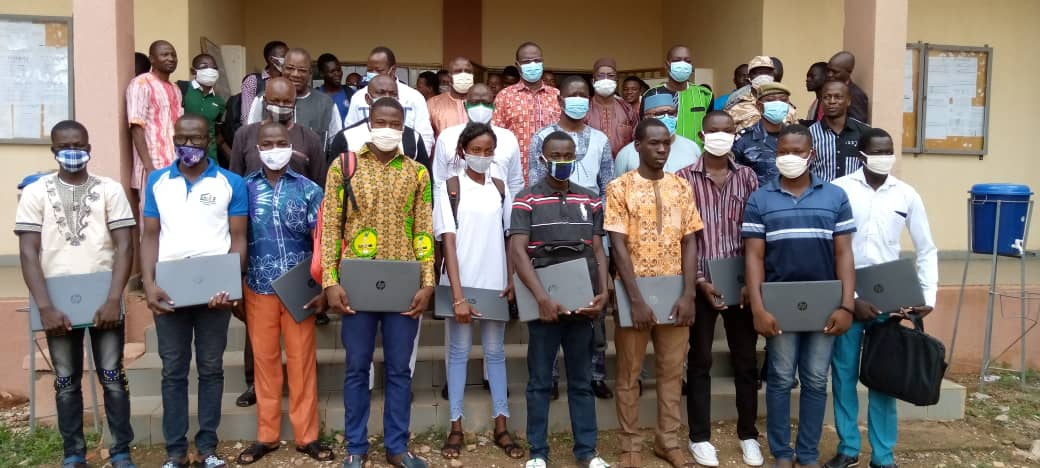 Programme présidentiel « Un étudiant, un ordinateur » : Des étudiants de Fada N’Gourma reçoivent leurs ordinateurs