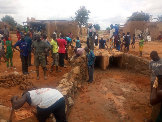 Quartier Zongo de Ouagadougou : Les habitants se mobilisent pour construire un pont 