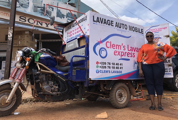 Burkina : Clem’s Lavage Express, le tricycle qui redonne fière allure à vos voitures