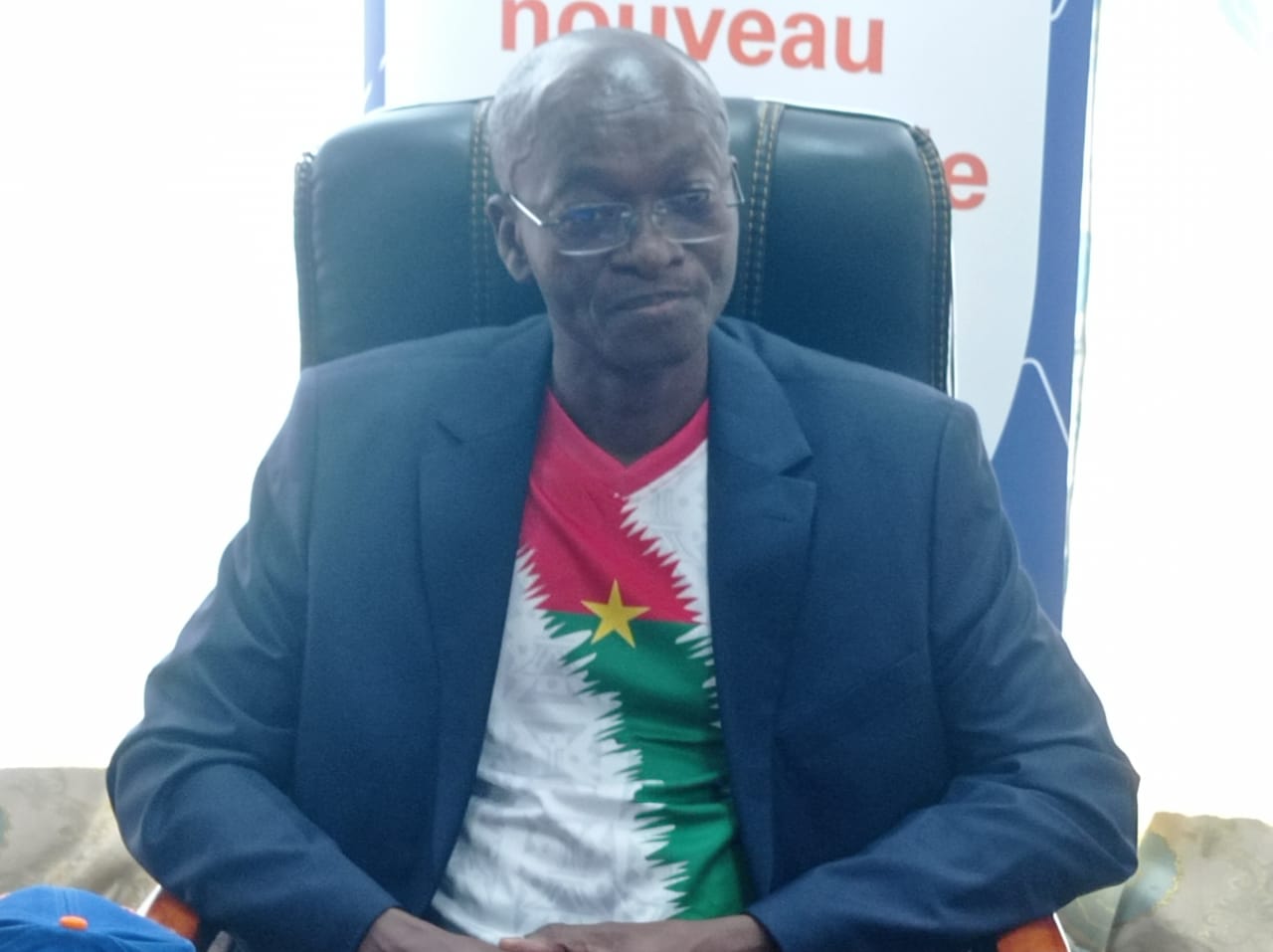 CAN 2023  Appel à la mobilisation pour porter le drapeau national au plus  haut sommet : Moov Africa Burkina apporte son soutien au Ministère des  Sports