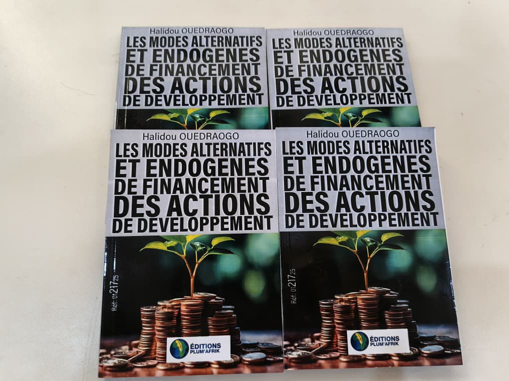 Burkina/Littérature&nbsp;: Halidou Ouédraogo dédicace son ouvrage sur les financements endogènes