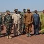 Gal Traoré en compagnie autorités maliennes