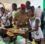 GPNAL : Des talents féminins à l'honneur à travers 52 mets en compétition 1 la ministre passowende pelagie kabre kabore en mode degustation des mets.jpg 89fcb