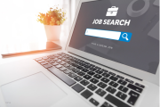 Stages et emplois&nbsp;: Comment acquérir de l’expérience si personne ne vous donne votre chance&nbsp;?