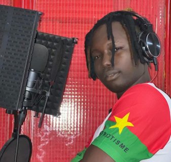Burkina : « Seule ma mère m’a soutenu quand j’ai voulu me lancer dans la musique », assure l’artiste Kayawoto 