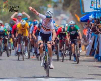 Tour du Faso 2025 : Le Belge Timmy De Boes remporte la 6e étape à Pô, Paul Daumont reste en jaune