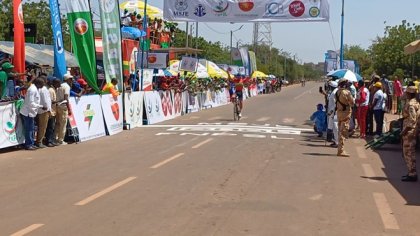 Tour du Faso 2025 : Le Marocain Driss El Alouani remporte la première étape