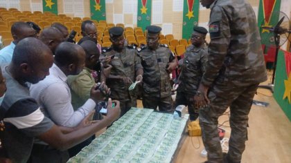 Burkina/Douanes : 60 millions de francs CFA en faux billets saisis dans un bus à Tenkodogo 