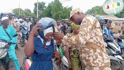 Burkina/Port du casque&nbsp;: La police nationale sensibilise à Sapouy