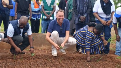 Burkina/Coopération&nbsp;: Maxime Prévot, ministre des affaires étrangères belge, en visite sur le site agroécologique de Korsimoro 