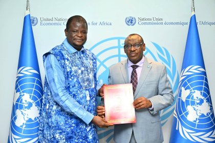 Coopération multilatérale : L’ambassadeur Elysé Ouédraogo présente ses lettres d’accréditation à la Commission économique des Nations Unies pour l’Afrique