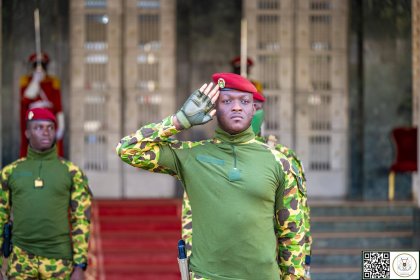 Montée des couleurs : Le président Ibrahim Traoré annonce de grands chantiers en 2026 et exhorte les Burkinabè à maintenir le cap pour réussir le pari