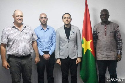 Réhabilitation du Stade du 4 Août : Trois experts en infrastructures sportives chez le ministre Dr Boubakar Savadogo