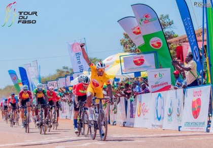 Tour du Faso 2025 : Paul Daumont s’impose à Dano et conserve le maillot jaune de leader