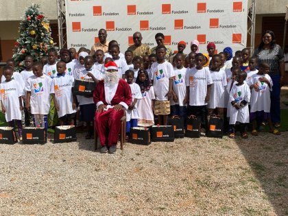 Solidarité&nbsp;: La Fondation Orange Burkina offre un arbre de Noël à des enfants défavorisés à Ouagadougou  