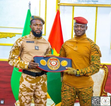 Sports : Le président du Faso félicite le champion d’Afrique WBA « Le Percuteur » et les Étalons U15 filles, médaillées à la Coupe d’Afrique scolaire