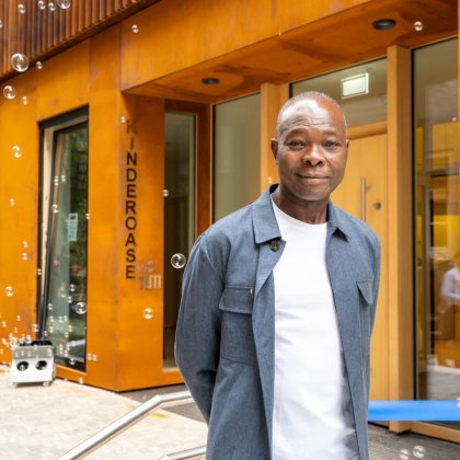 Architecture : Francis Kéré achève son premier bâtiment permanent en Europe