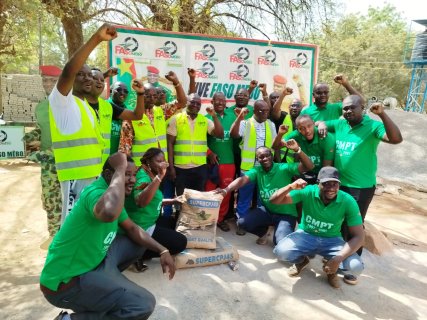 Faso Mêbo : Les anciens élèves du collège moderne privé de Toussiana offrent près de 11 tonnes de ciment  