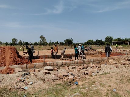 Ouagadougou&nbsp;: Les habitants de Bassinko construisent leur propre radier pour faciliter les déplacements en période de pluie