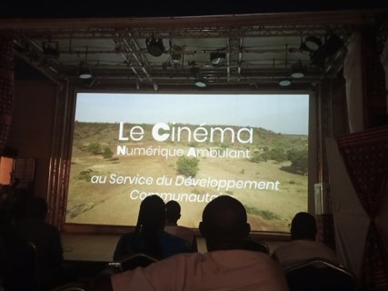 Cinéma numérique ambulant : une soirée-bilan autour du rôle du cinéma dans le développement